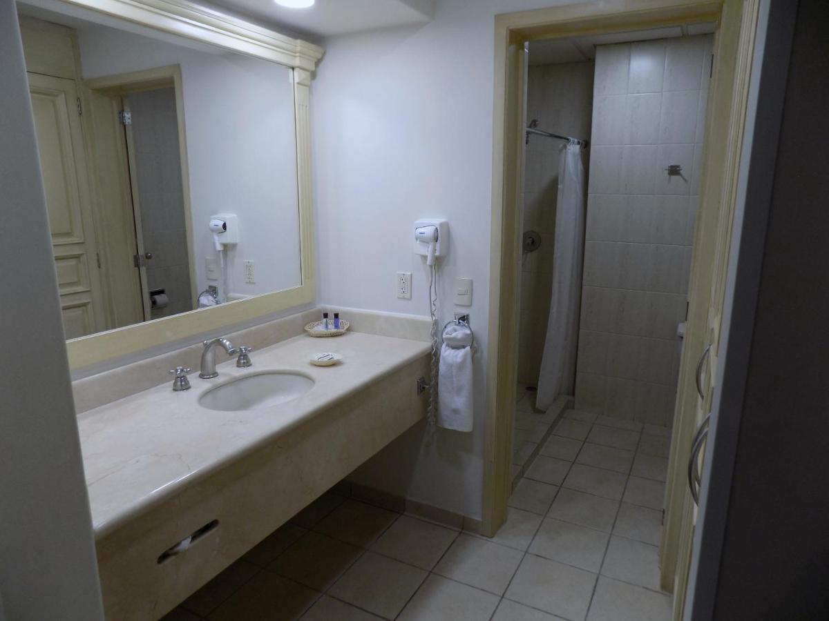 Hotel Real De Minas Bajio León Zewnętrze zdjęcie